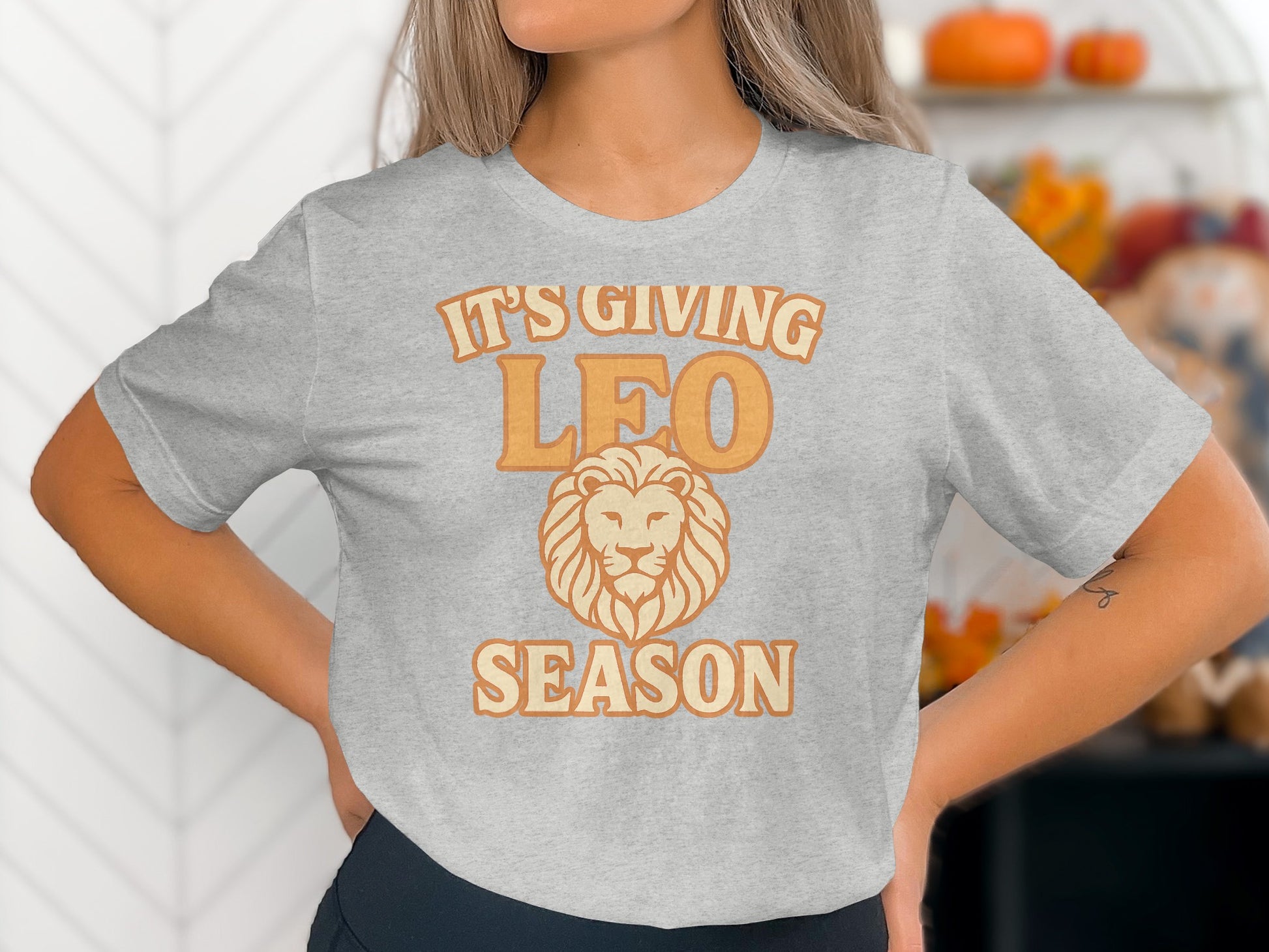 It's Giving Leo Season Graphic Tee product type